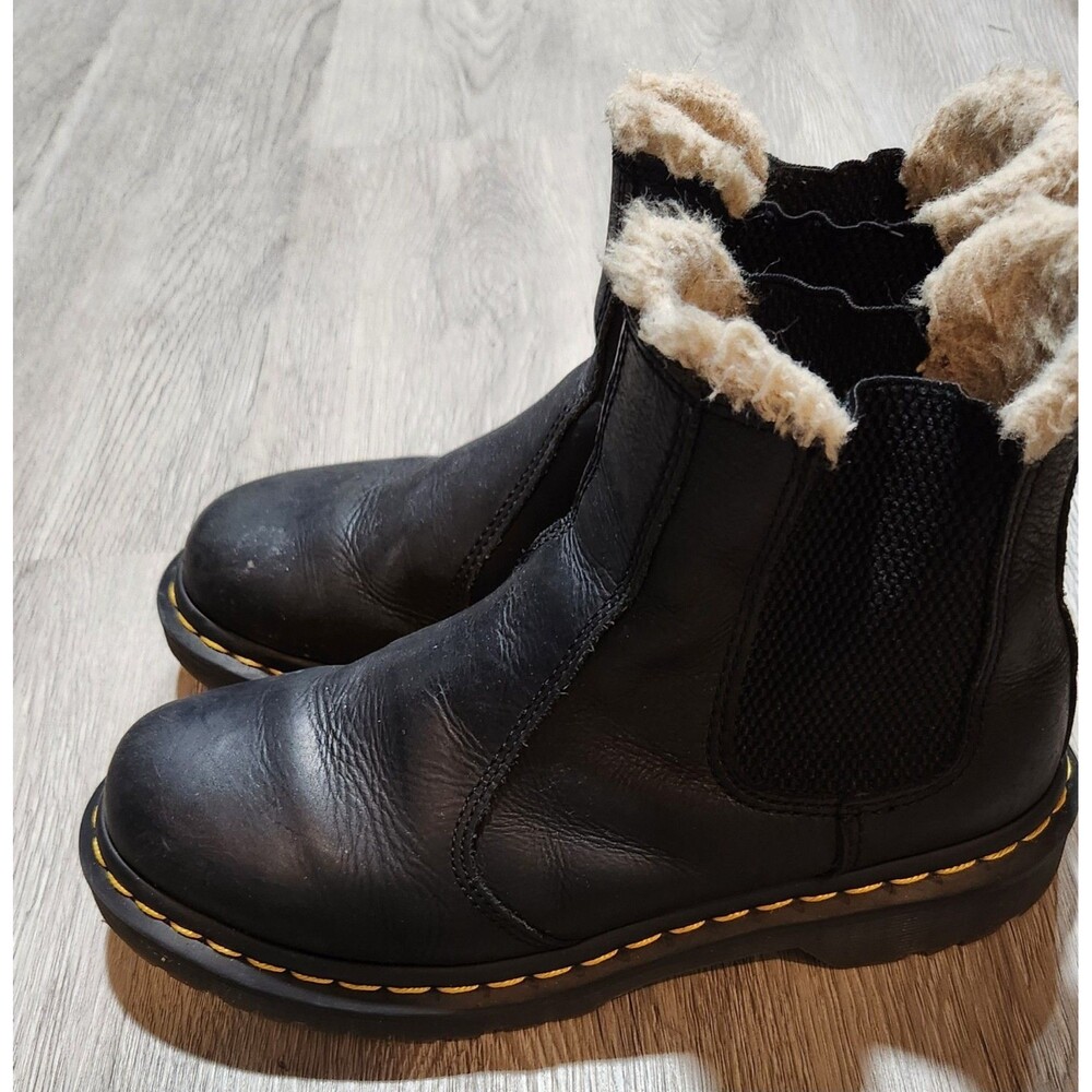 Doc Dr. Martens Women's Sherpa Lined Boots Size 7 Black Leather